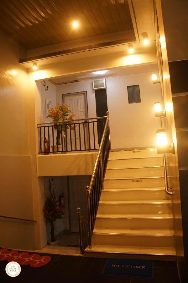 Ziet Hotel Mambajao Bagian luar foto